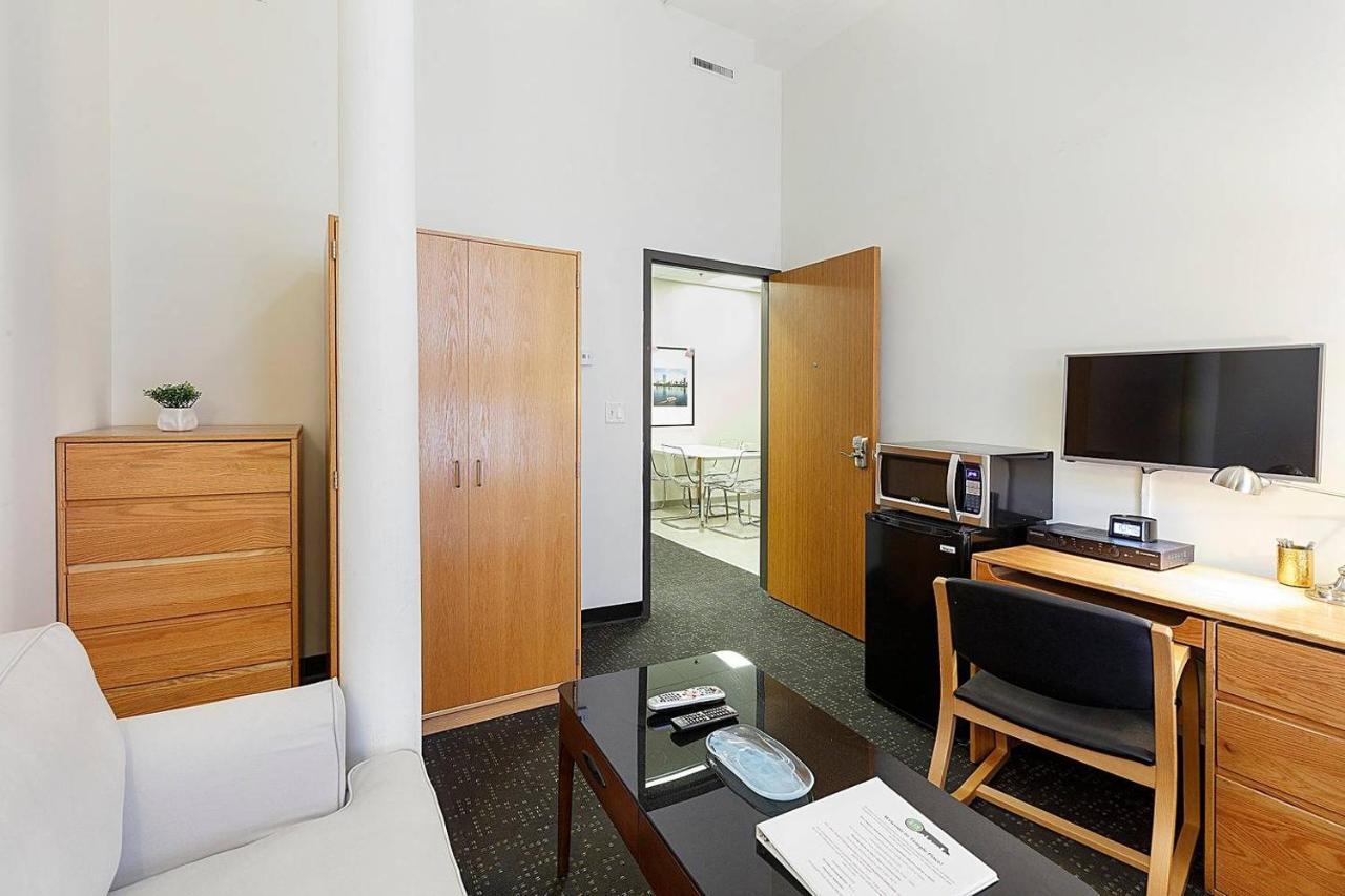 Апартаменти Studio Ready 4 Students & Traveling Professionals! 310 Бостон Екстер'єр фото